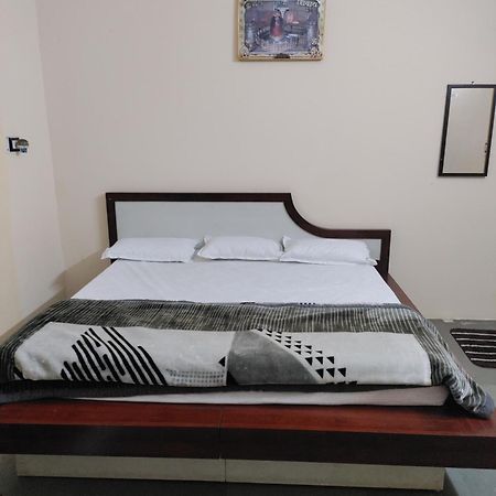 אויאיין Ramashray Guest House מראה חיצוני תמונה