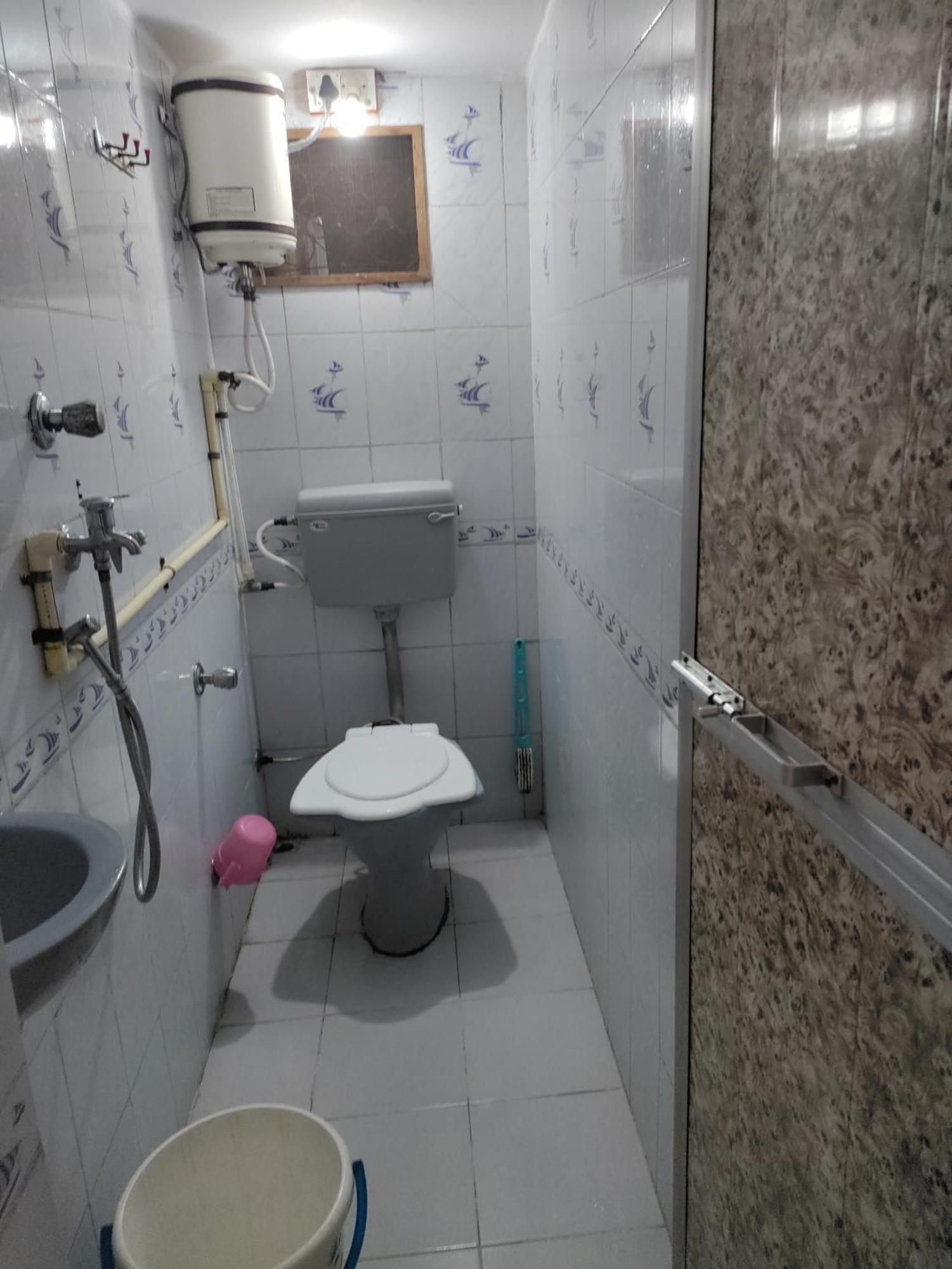 אויאיין Ramashray Guest House מראה חיצוני תמונה