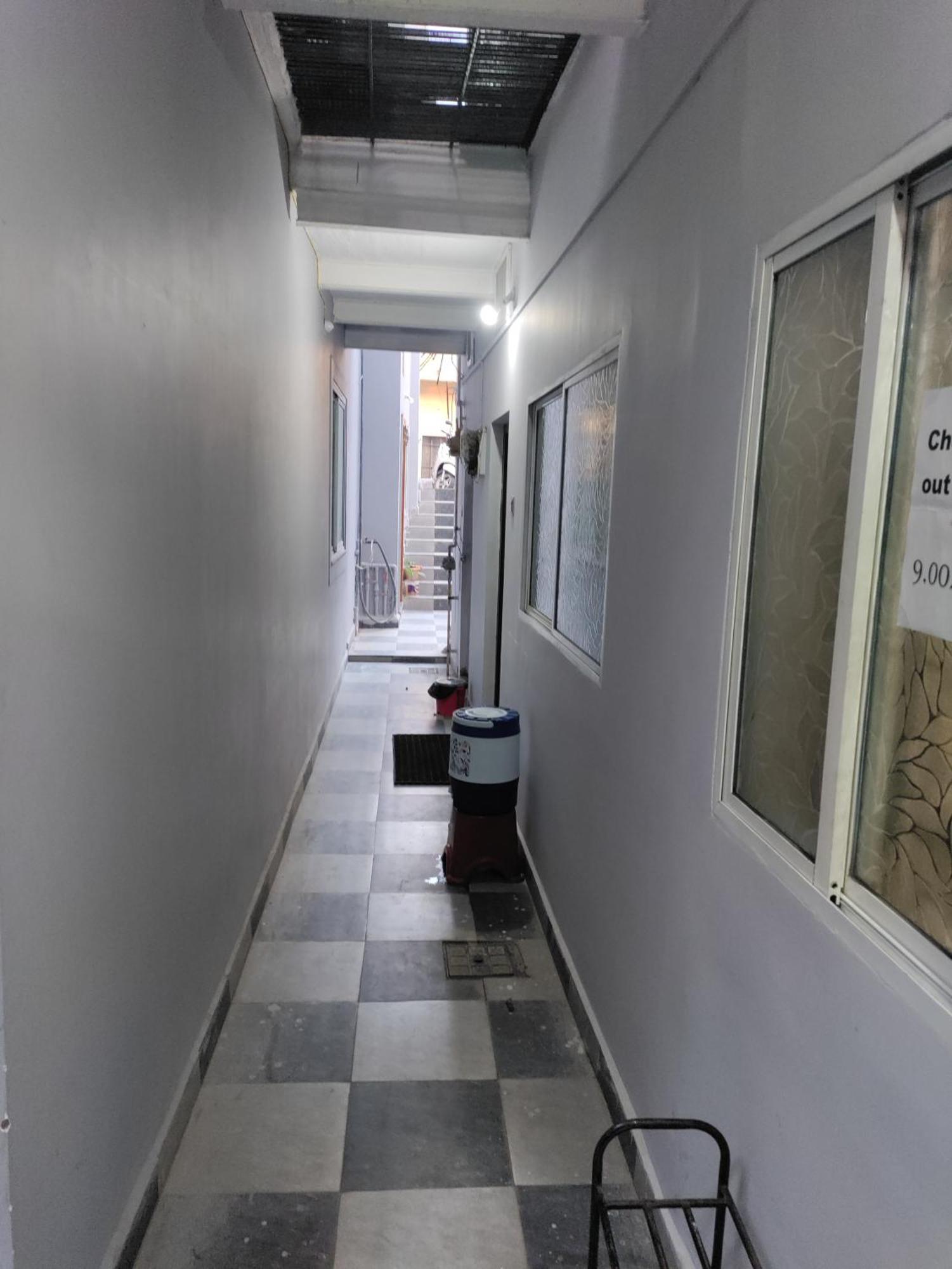 אויאיין Ramashray Guest House מראה חיצוני תמונה